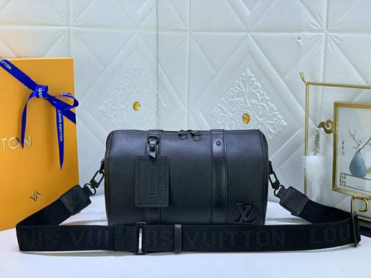 Picture of Louis Vuitton Mens Bags _SKUfw114338638fw